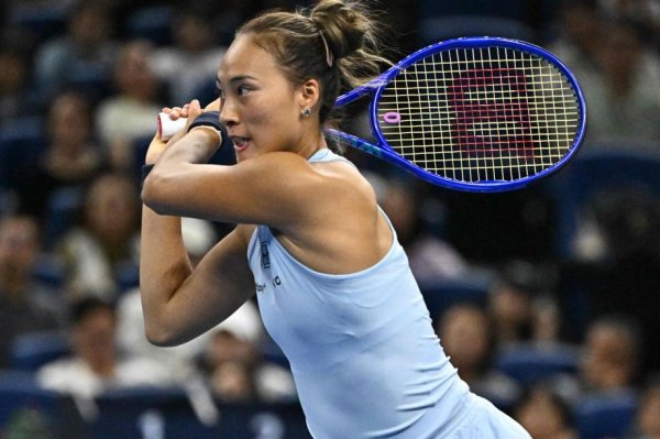 郑钦文决胜盘因伤退赛 缺憾停步中网女单第三轮