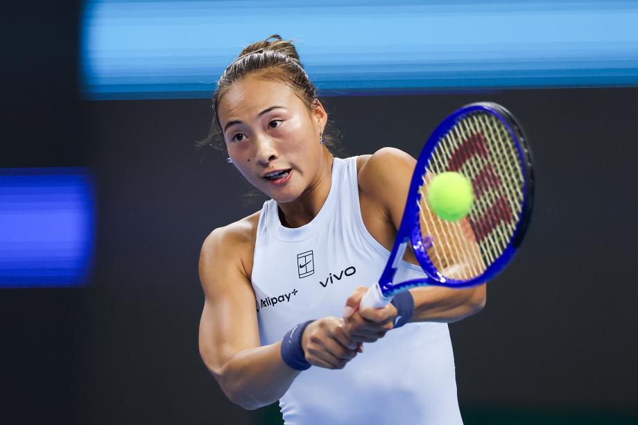 [图]直落两盘打败敌手 郑钦文晋级中网女单32强