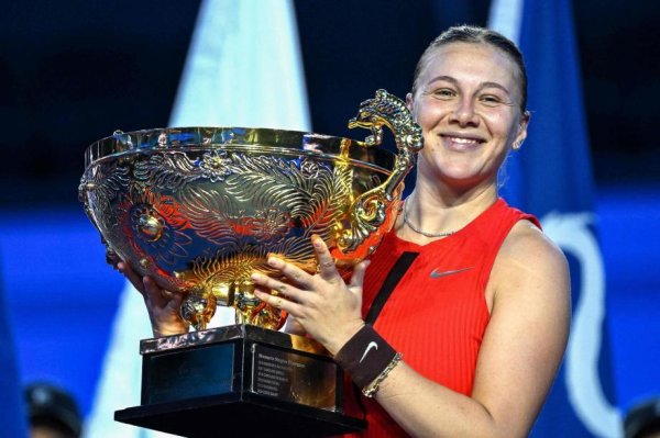 阿尼西莫娃2-1诺斯科娃 活命首夺中网女单冠军