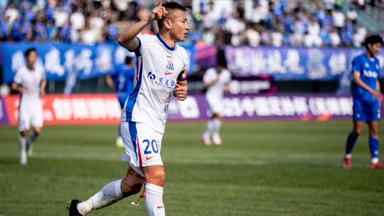 3分钟进2球 第一次首发的于汉超即是奔着冠军去的