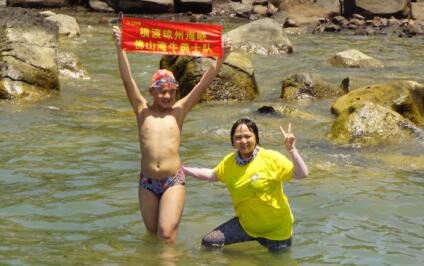 6岁运转游水教师 12岁男孩与父亲成功横渡琼州海峡