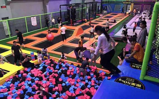 危急的蹦床：极限通顺是若何在城市的房子里火起来的？