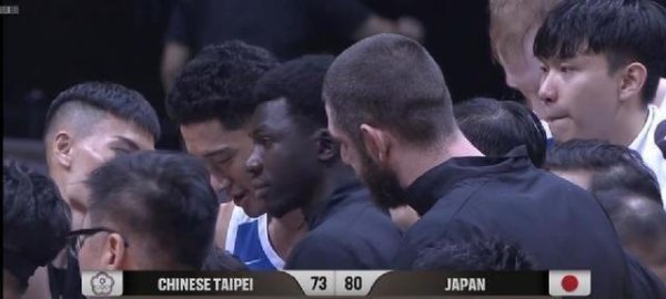 中国男篮连败仍晋级！看日本队窒息操作，这18分差距比输球更痛