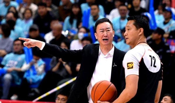 抛弃内线！青岛队玩快打旋风，刘维伟的豪恣推行能收效吗？