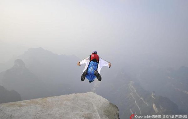 翼装航行不测身一火引热议 极限通顺背后的致命风险