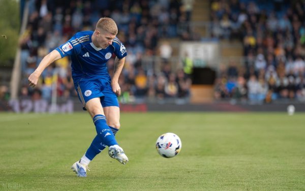 2-2,英超前冠军2球跳跃齐不赢,下半场崩盘连丢2球,遭联赛第9逼平