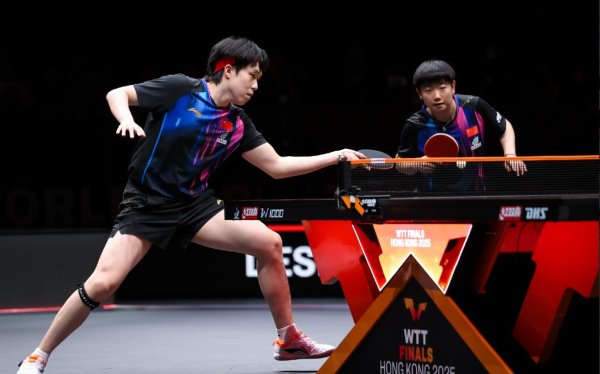 WTT总决赛！天下第一轰然倒下，莎头组合强势零封，栋曼组合完败