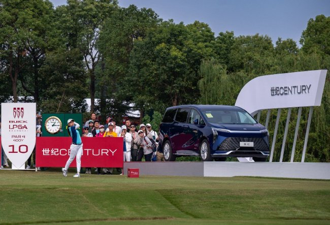 现寰宇第一、LPGA五冠王吉诺-提提库