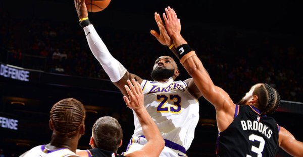 东契奇29+6詹姆斯26分罚球制胜 湖东说念主客场险胜太阳