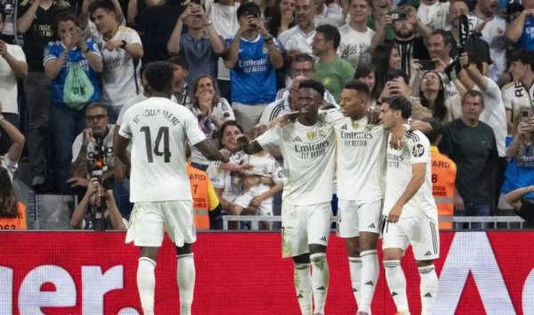 足坛冷门整宿！皇马2-1过期巴萨4分，多特蒙德1-1爆冷