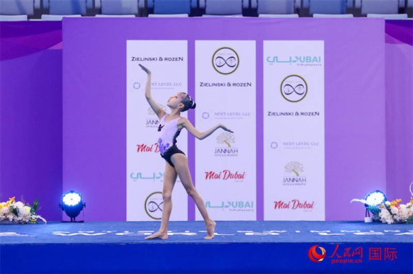 中国“小花”在迪拜花游比赛中夺冠