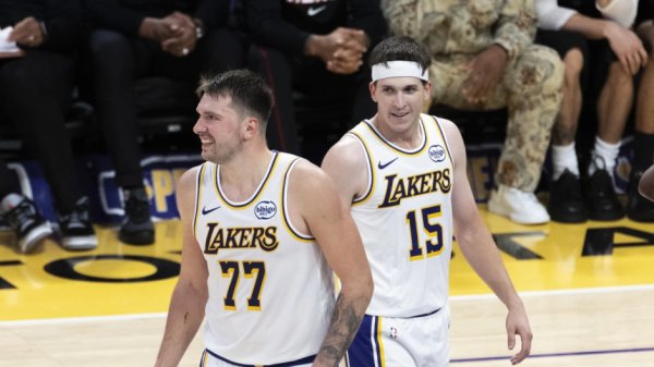 好意思记：湖东说念主将围绕东契奇和里夫斯构建威望，不会动用中枢财富去交游30岁以上的球员