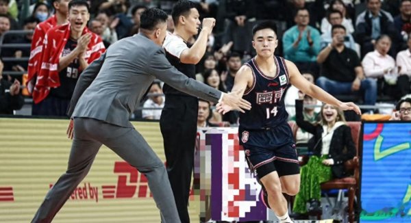 杜锋为怎样此重用张文逸? 原因其实不难发现, 哪有那么多策划论!