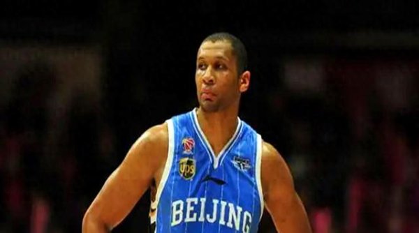 CBA总决赛MVP莫里斯近况揭秘：他为何遴荐归隐，背后真相激勉热议