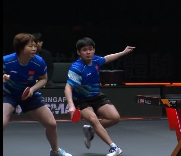 国乒头号种子崩盘！林诗栋蒯曼1-3不敌韩国，第三局2分太离谱