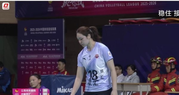 河南女排惊天逆转背后藏着什么巧妙？当朱婷不在场时她们竟被吊打 但一个换东谈主决定让