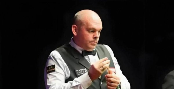 单局限时赛阿尔菲·伯顿业余身份逆袭夺冠，49岁前世锦赛冠军爆冷慑服同龄宾汉姆，排名大幅普及激发关心