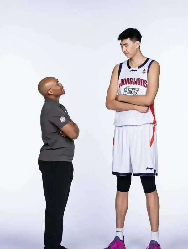 27分14板4帽！大番薯逆袭成一流内线，广东男篮休戚各半