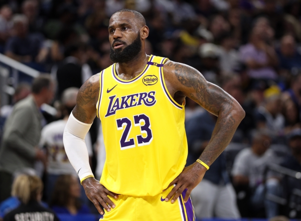 真的的湖东谈主！詹姆斯为湖东谈主狂放！他不需要招募就加盟湖东谈主！