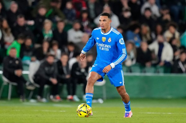 皇马官方：卡瓦哈尔干涉部分合练，阿诺德已还原带球检会