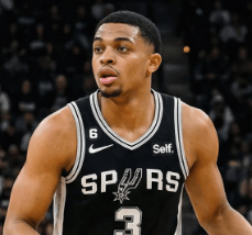 凯尔登-约翰逊全场出战26分钟，9中6得回16分6板1助1断