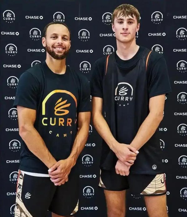 “圣诞夜篮球盛宴谁能散伙巨星对决的传统脚本？”