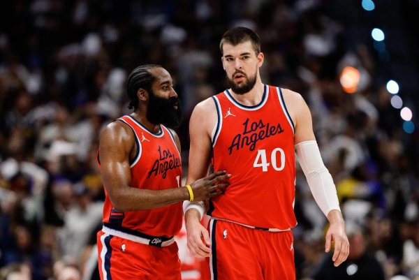 快船伤情警报！祖巴茨伤停3周内线告急，哈登小卡济河焚州冲连胜