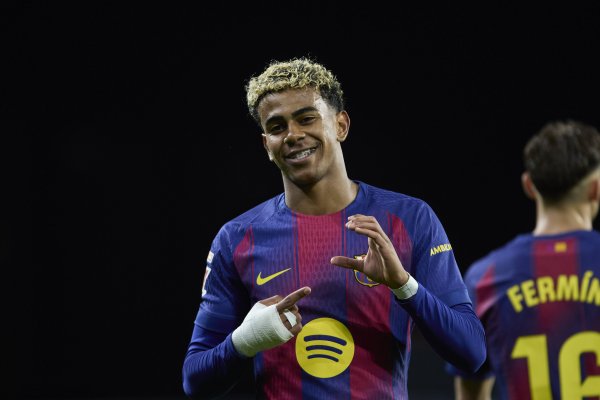 世体: 亚马尔因肠胃病毒缺席周二履行, 但入选对毕巴大名单没问题