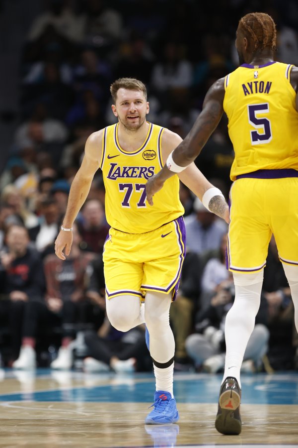 东契奇：艾顿下半场在攻防两头证明太棒了 他对咱们至关进击！