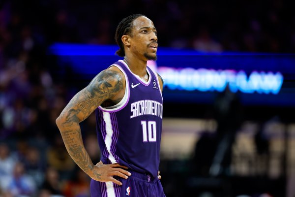 没著明胜了！终末一攻德罗赞接球 顶着正式骑马射箭绝杀三分不中