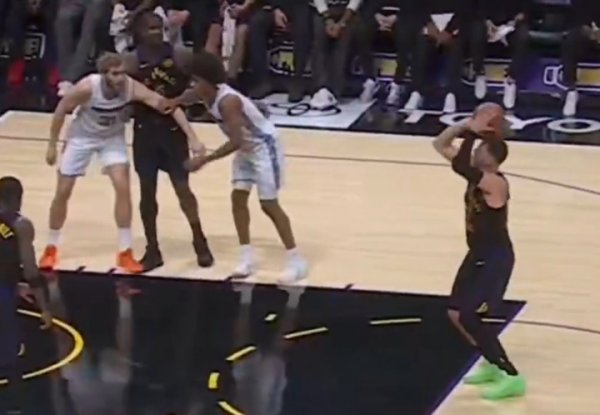 官方辱弄！东契奇两罚不中后 湖东说念主官方讲授员：看来他该去G联赛了