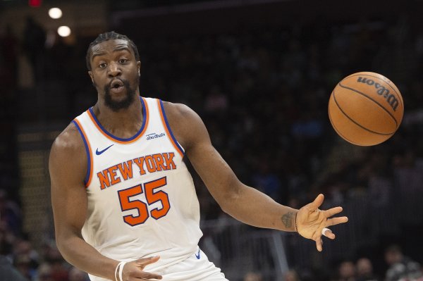 顶得可以！胡克波尔蒂拿到8分16板4助4帽 篮板&助攻齐生存新高