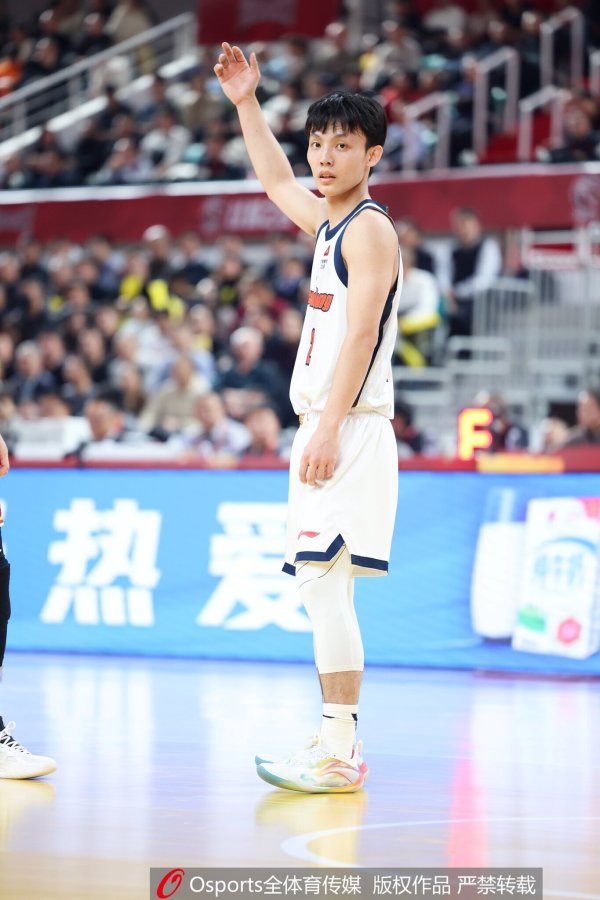 记者：徐杰和奎因今天干涉了广东的考验 进行有限的归附性考验