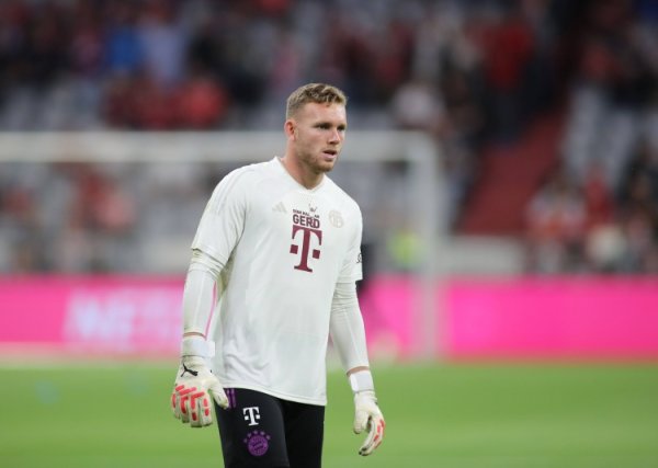 记者：拜仁门将佩雷茨外租汉堡仅出场2次，南安普顿议论冬窗引进