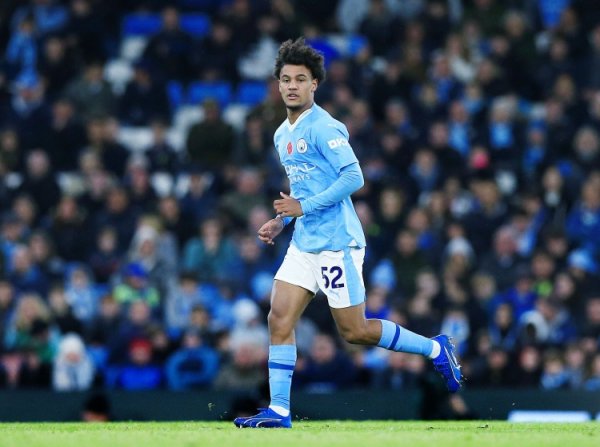 记者：多特照实对曼城球员鲍勃感敬爱，但交往并未接近完成