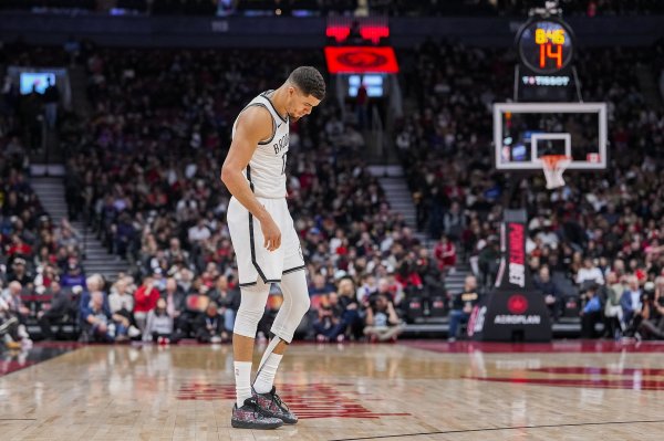 名记：雄鹿积极寻求升级以遮挽字母哥 他们专诚小迈克尔·波特